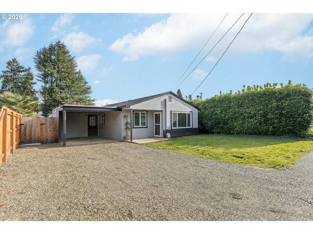 169 W HAZEL St, Roseburg, OR 97471