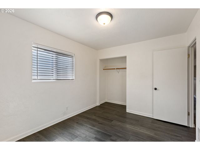 169 W HAZEL St, Roseburg, OR 97471