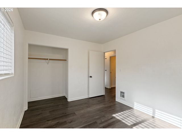 169 W HAZEL St, Roseburg, OR 97471