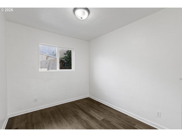 169 W HAZEL St, Roseburg, OR 97471