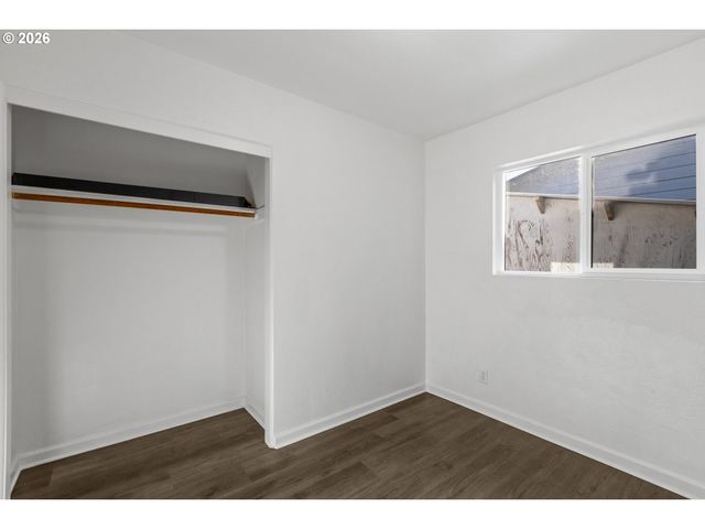 169 W HAZEL St, Roseburg, OR 97471