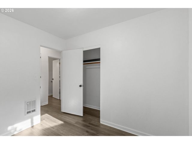 169 W HAZEL St, Roseburg, OR 97471