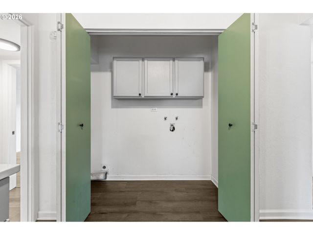 169 W HAZEL St, Roseburg, OR 97471