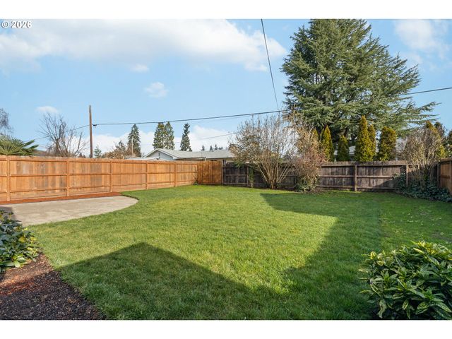 169 W HAZEL St, Roseburg, OR 97471