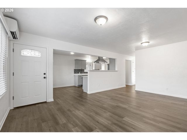 169 W HAZEL St, Roseburg, OR 97471