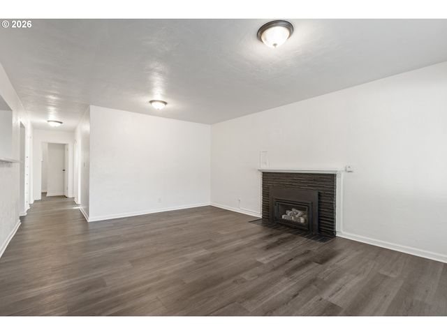 169 W HAZEL St, Roseburg, OR 97471