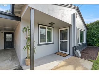 169 W HAZEL St, Roseburg, OR 97471