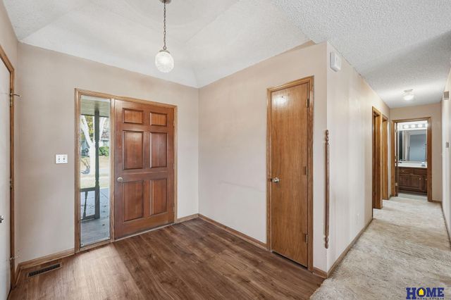 3709 Briarwood Avenue, Lincoln, NE 68516