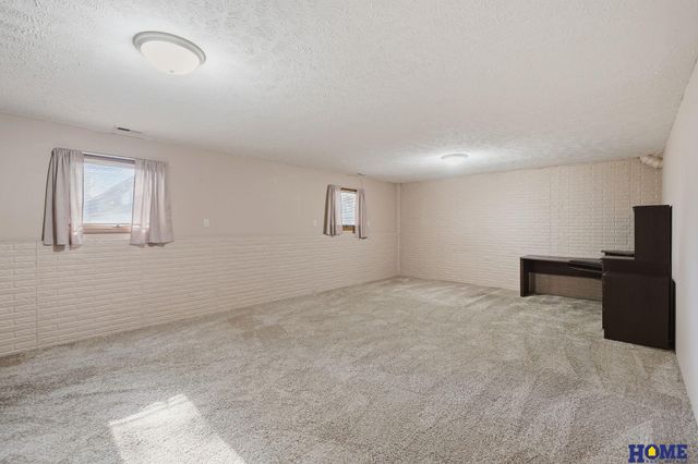 3709 Briarwood Avenue, Lincoln, NE 68516