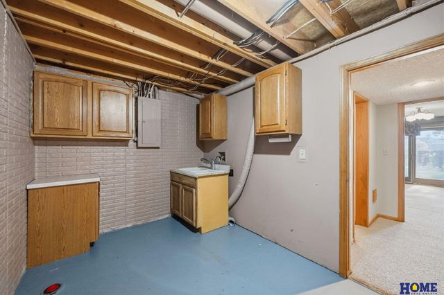 3709 Briarwood Avenue, Lincoln, NE 68516