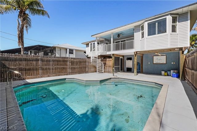 7947 Gabion CT, Bokeelia, FL 33922