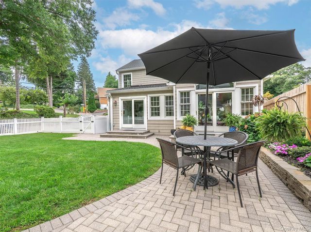 30 Waverly Street, Glen Head, NY 11545