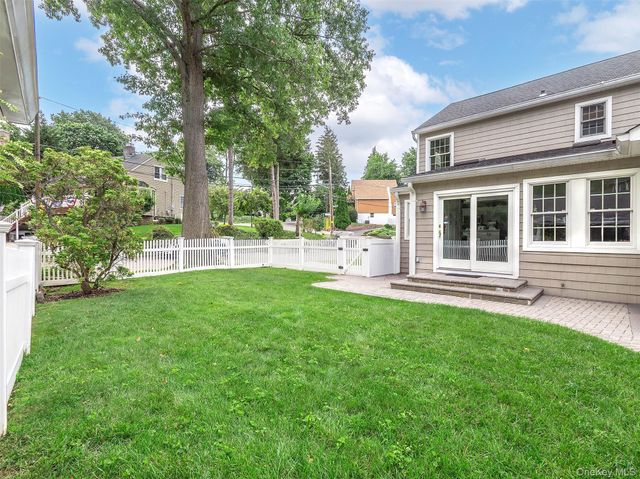 30 Waverly Street, Glen Head, NY 11545
