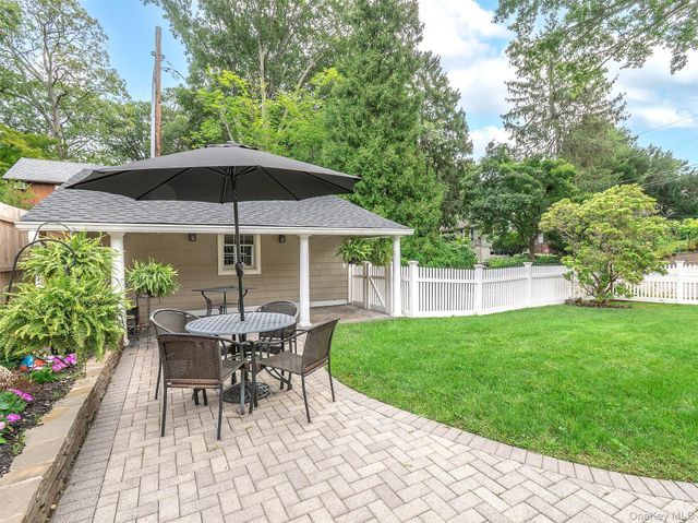 30 Waverly Street, Glen Head, NY 11545