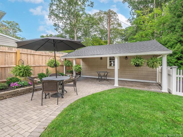 30 Waverly Street, Glen Head, NY 11545