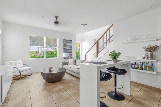 405 NE 35TH Court 2, Oakland Park, FL 33334