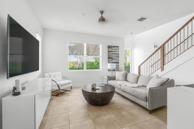405 NE 35TH Court 2, Oakland Park, FL 33334