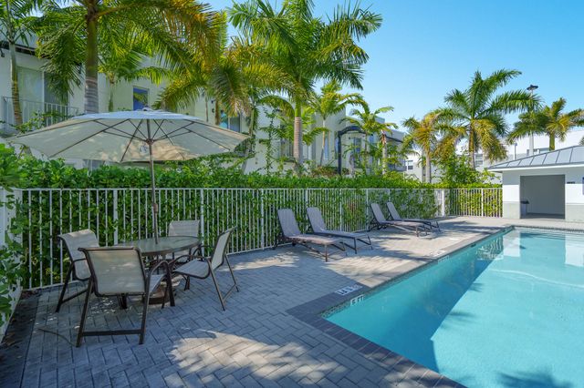 405 NE 35TH Court 2, Oakland Park, FL 33334