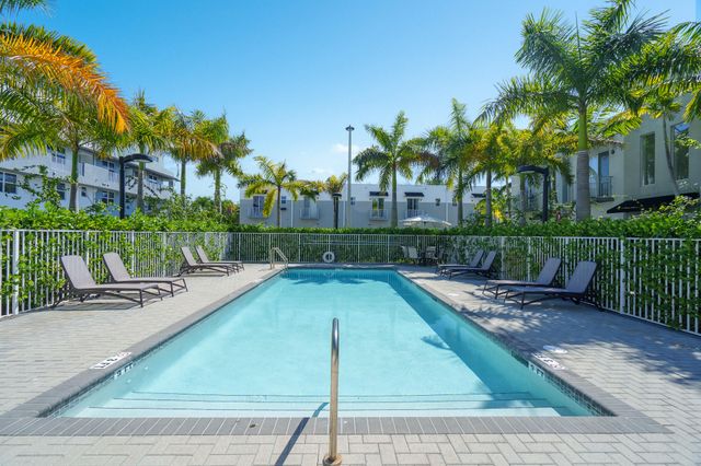 405 NE 35TH Court 2, Oakland Park, FL 33334