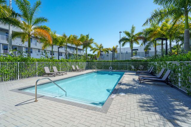 405 NE 35TH Court 2, Oakland Park, FL 33334