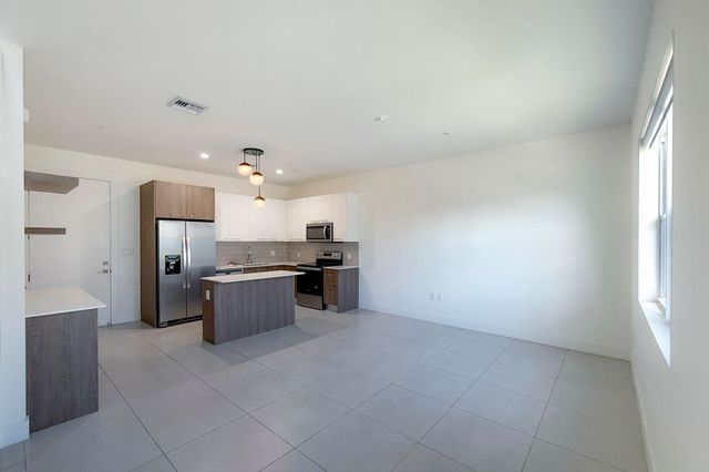 405 NE 35TH Court 2, Oakland Park, FL 33334
