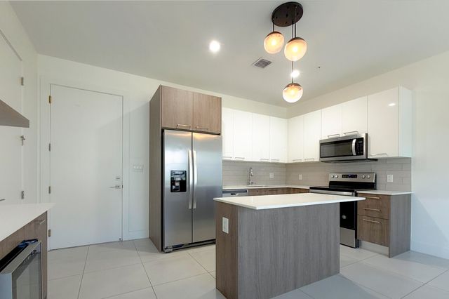 405 NE 35TH Court 2, Oakland Park, FL 33334