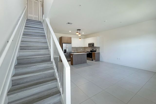405 NE 35TH Court 2, Oakland Park, FL 33334