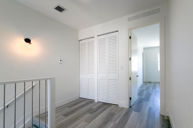 405 NE 35TH Court 2, Oakland Park, FL 33334