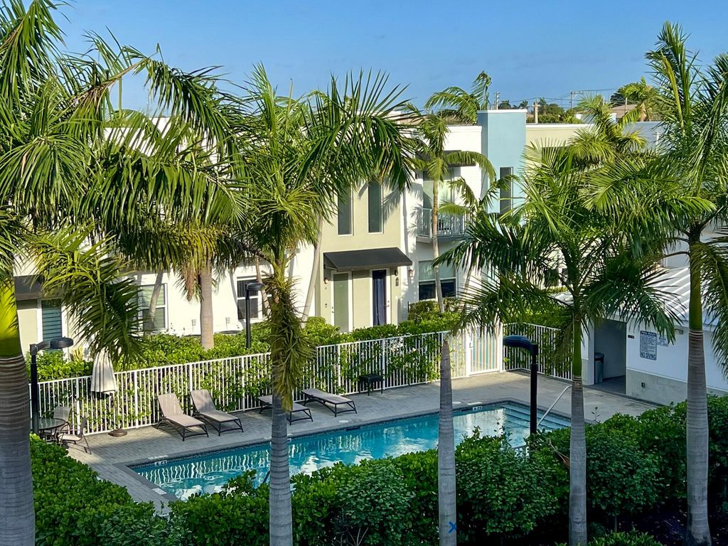 405 NE 35TH Court 2, Oakland Park, FL 33334