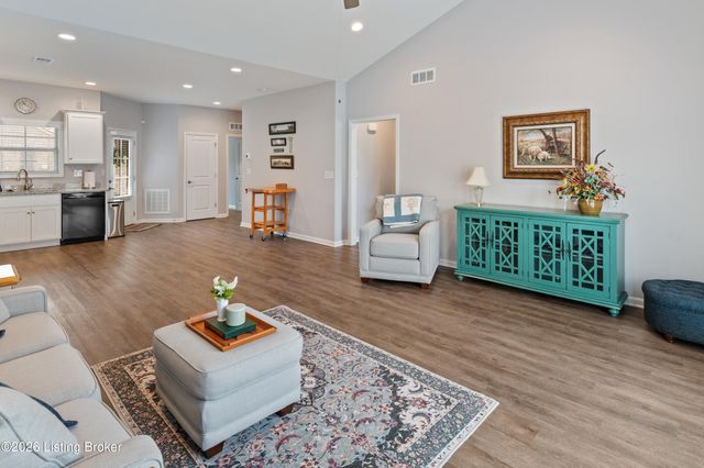 8501 Blum Farm Way, Louisville, KY 40291