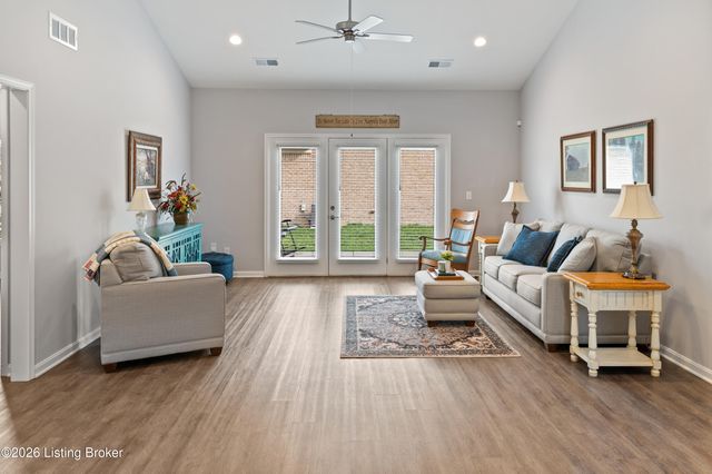 8501 Blum Farm Way, Louisville, KY 40291