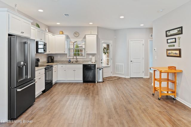 8501 Blum Farm Way, Louisville, KY 40291