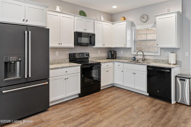 8501 Blum Farm Way, Louisville, KY 40291