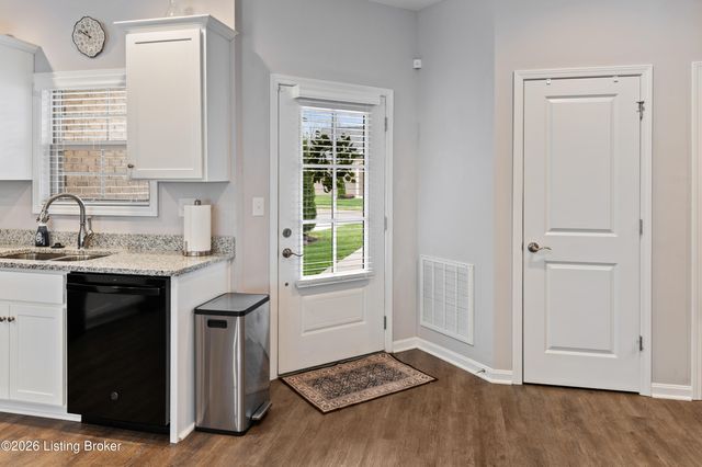 8501 Blum Farm Way, Louisville, KY 40291