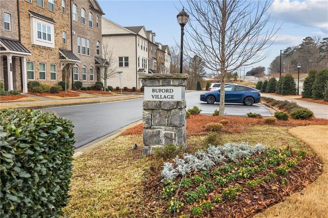 2247 Pink Hawthorn Dr, Buford, GA 30518