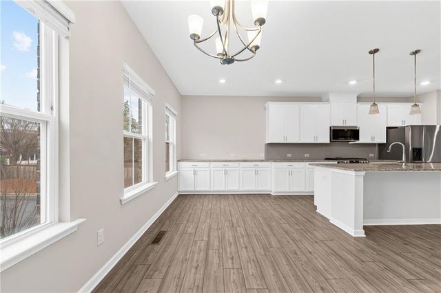 2247 Pink Hawthorn Dr, Buford, GA 30518