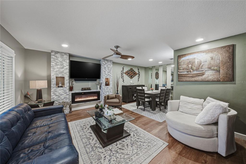 Image 14 of property listing at 405 LAKE NED ROAD, Winter Haven, FL 33884