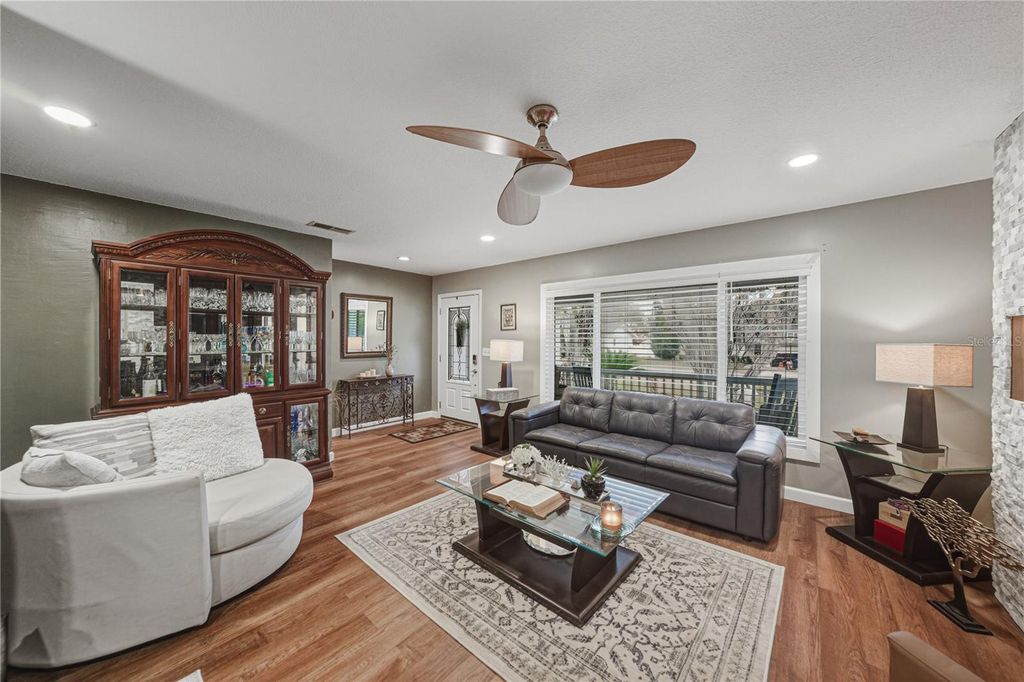 Image 16 of property listing at 405 LAKE NED ROAD, Winter Haven, FL 33884