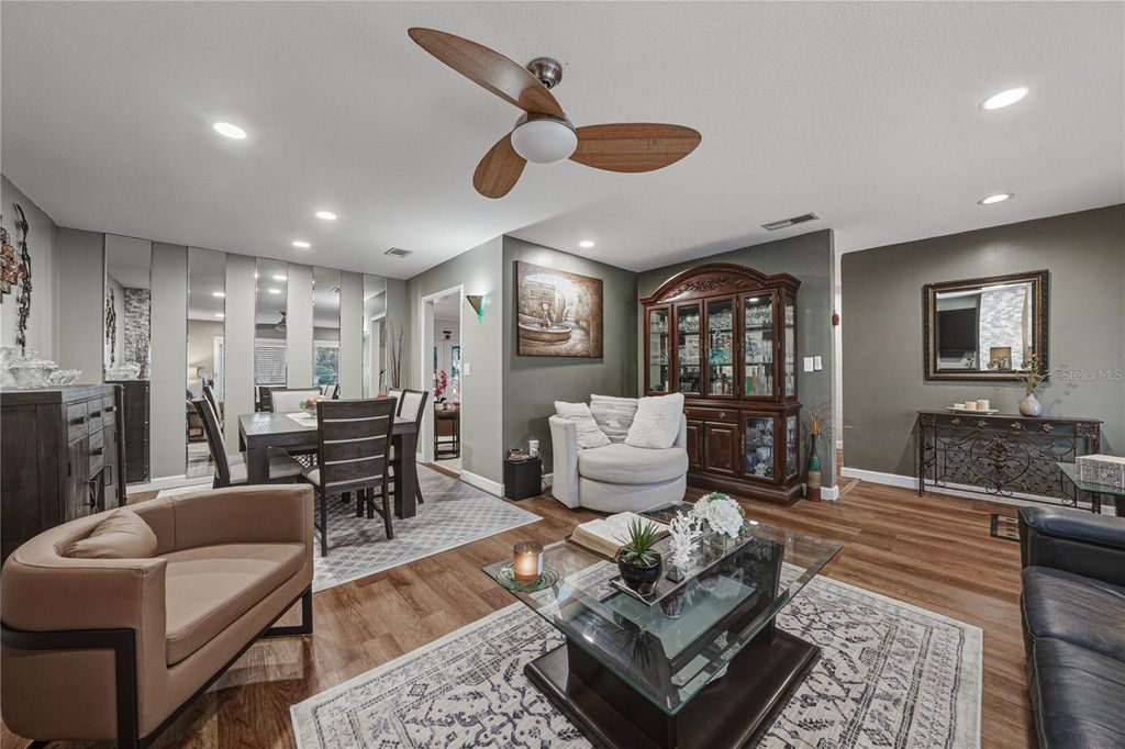 Image 17 of property listing at 405 LAKE NED ROAD, Winter Haven, FL 33884