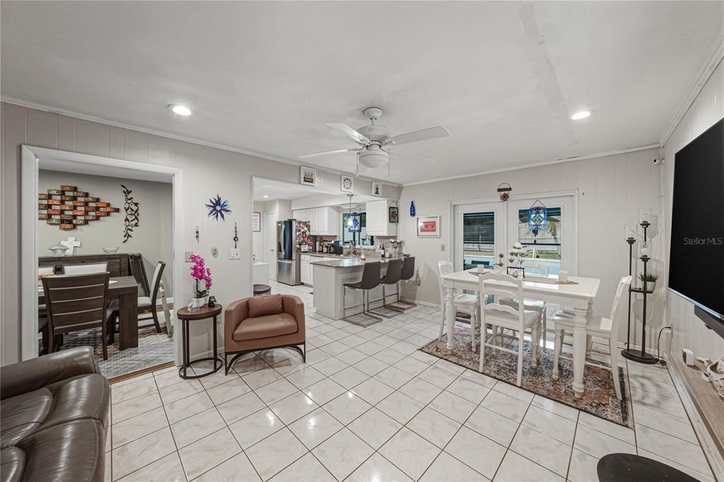 Image 22 of property listing at 405 LAKE NED ROAD, Winter Haven, FL 33884