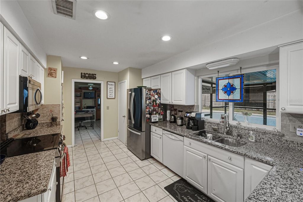 Image 27 of property listing at 405 LAKE NED ROAD, Winter Haven, FL 33884