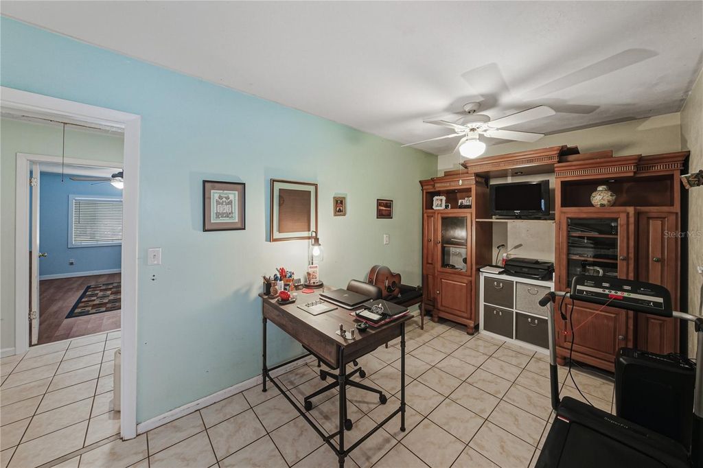 Image 34 of property listing at 405 LAKE NED ROAD, Winter Haven, FL 33884