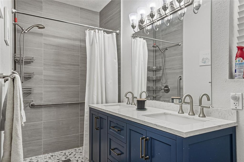 Image 40 of property listing at 405 LAKE NED ROAD, Winter Haven, FL 33884