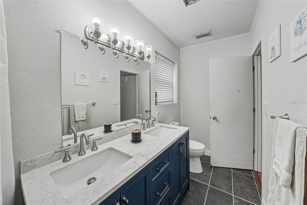 Image 41 of property listing at 405 LAKE NED ROAD, Winter Haven, FL 33884