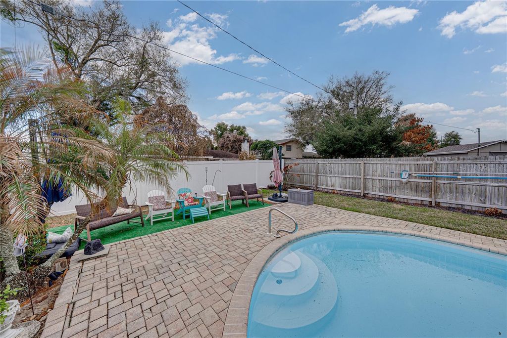 Image 57 of property listing at 405 LAKE NED ROAD, Winter Haven, FL 33884