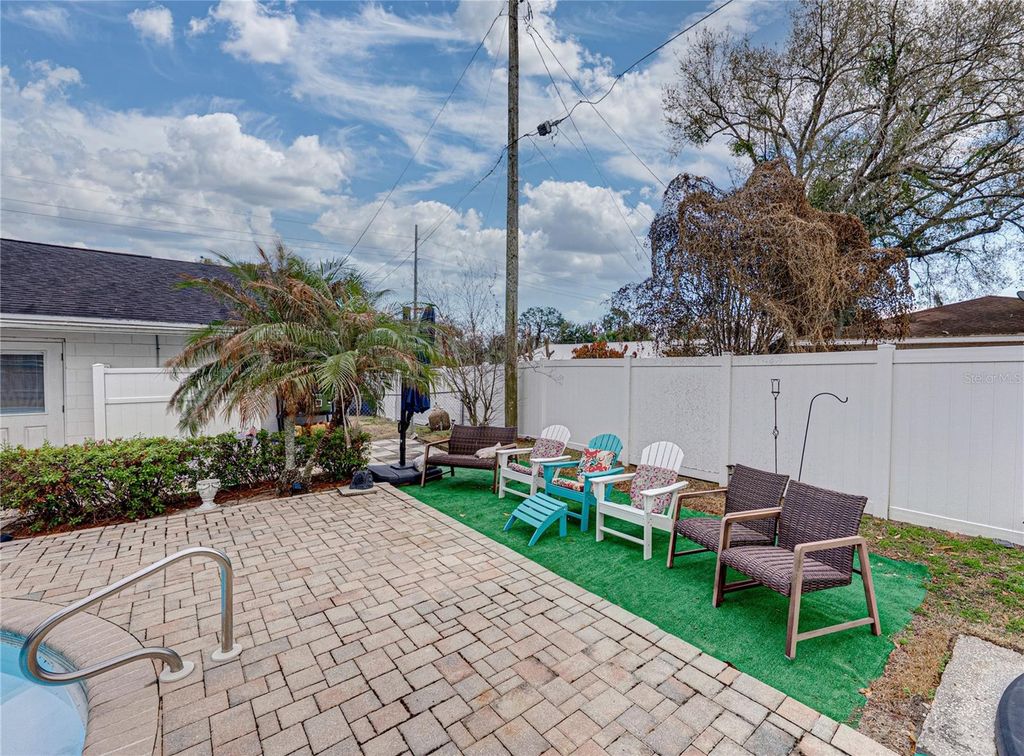 Image 58 of property listing at 405 LAKE NED ROAD, Winter Haven, FL 33884