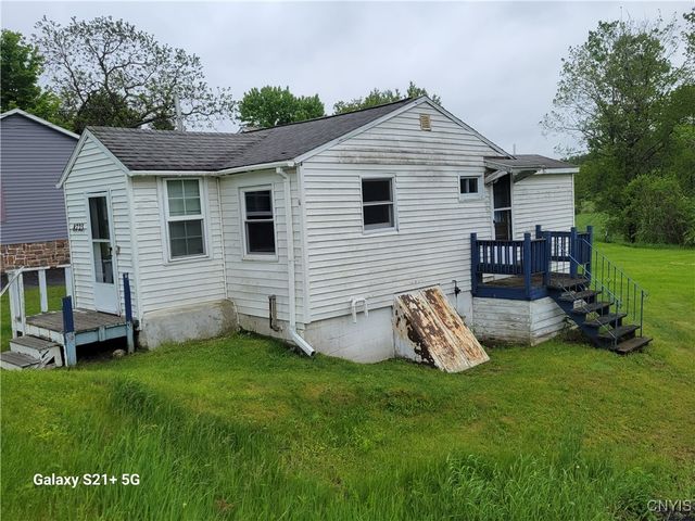 8723 East Mud Lake Road, Lysander, NY 13027