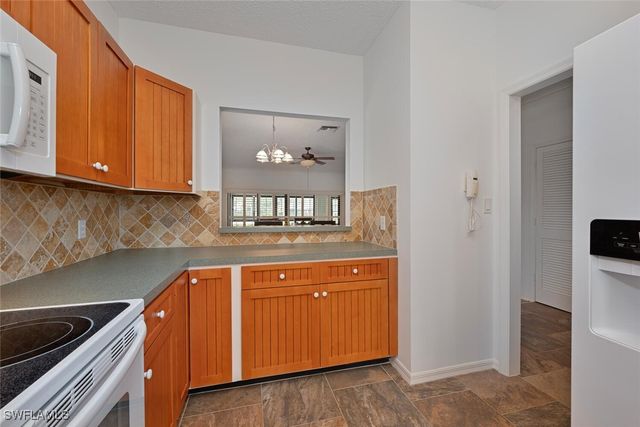 301 Arbor Lake DR 3-101, Naples, FL 34110