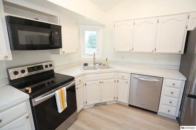 2412 Corn Drive, Papillion, NE 68046