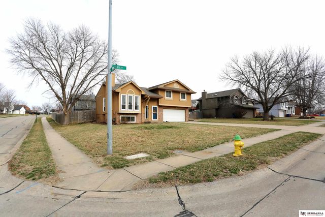 2412 Corn Drive, Papillion, NE 68046